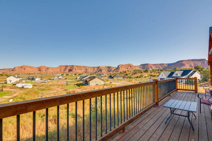 Log home in Southern Utah with panoramic view of red cliffs