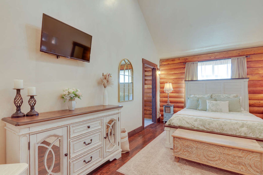 Log home in Southern Utah primary bedroom