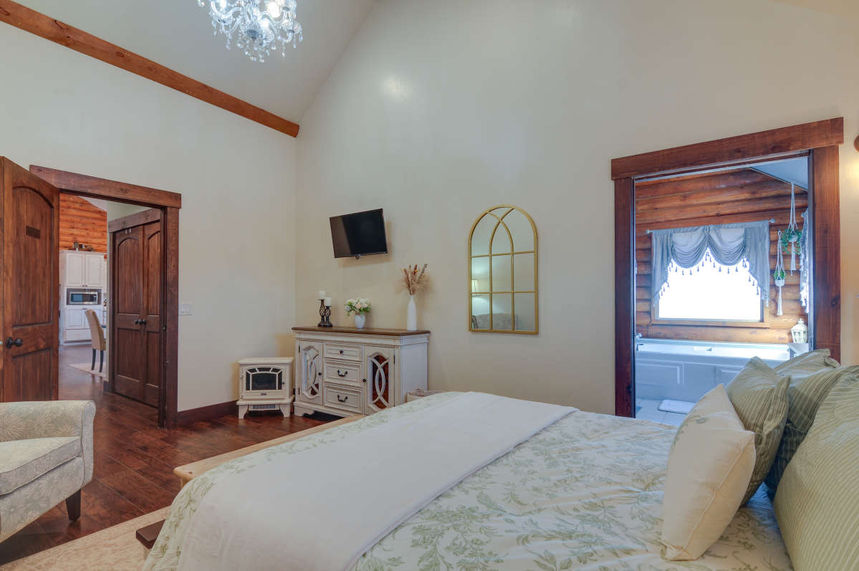 Log home in Southern Utah primary bedroom 