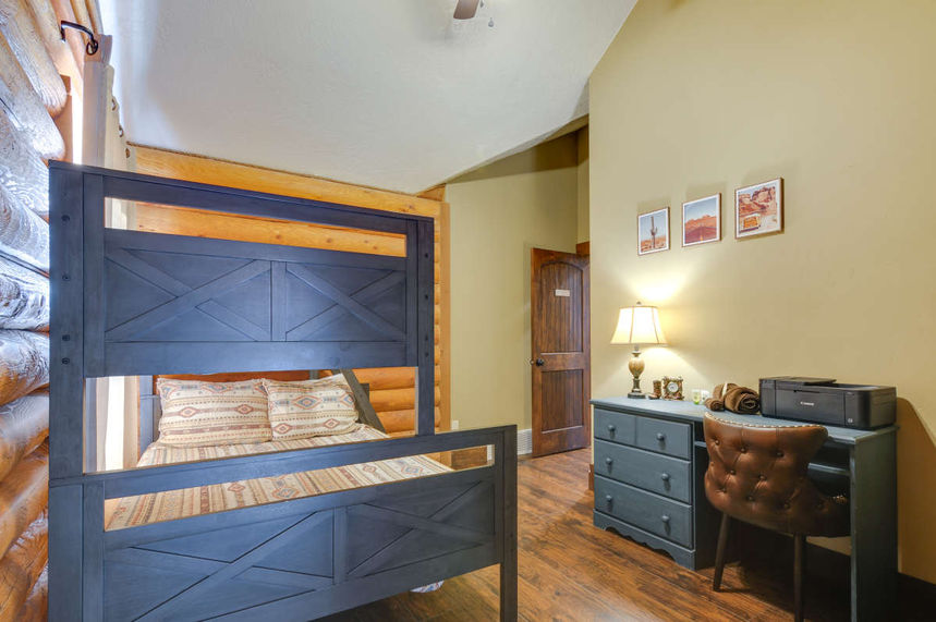 Log home in Southern Utah with bunkbed and desk