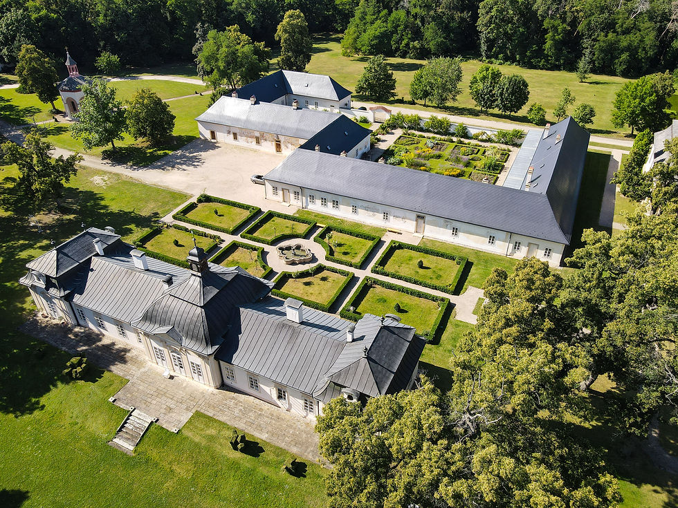 Zámek Bon Repos má nádherné zahrady, fotografie leteckého snímku