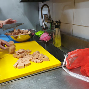 분주한 바하밥집의 주방