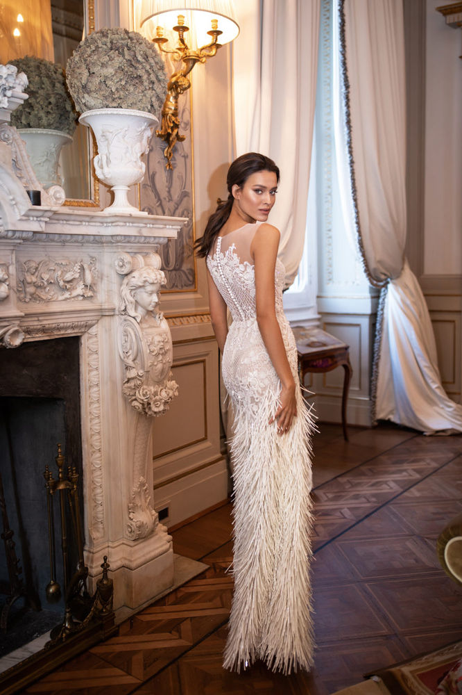 30 Feather Wedding Dresses | Weddinspired