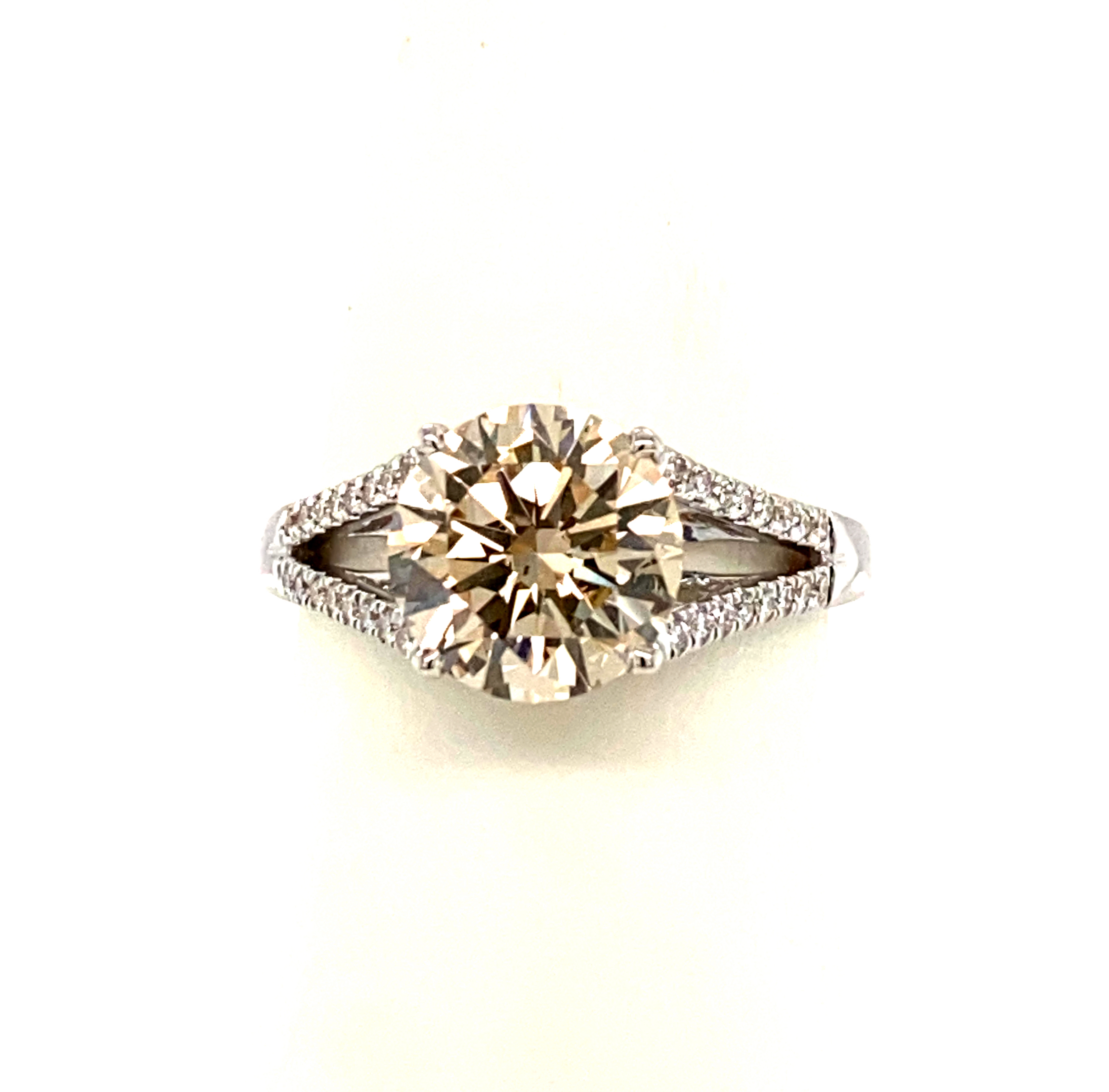 ROUND SOLITAIRE RING WITH SIDE STONES