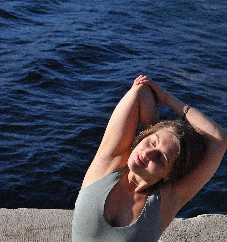 Studio de yoga FIG Yoga Club au Vieux-Port de Marseille, ambiance cocon lumières tamisées