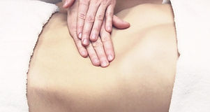 Buik massage bij trauma of despressie