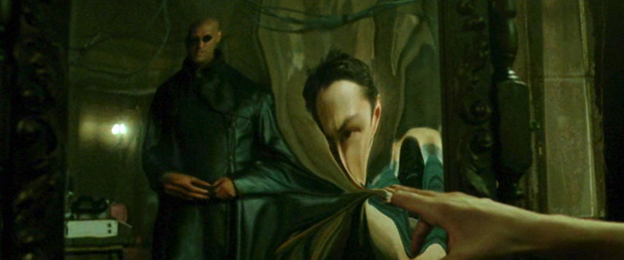La mattina, verso le sei, quando ancora il letto grande è occupato da altri corpi e dai rumori della notte, io poggio i piedi a terra e le mani sulle gambe, proprio come farebbe mia madre; e, mentre le vene dei polsi si gonfiano per un'altra giornata di sforzi e di lavori, alzo la testa ancora rimpicciolita dagli occhi mezzo spenti, e provo a guardarmi allo specchio per vedere come sono cambiata.