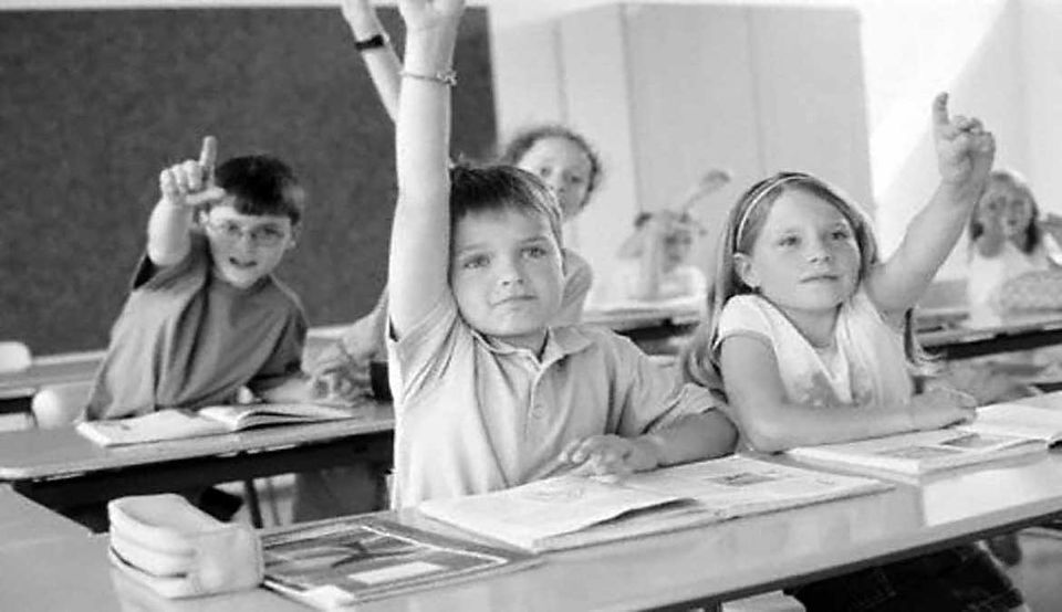 Era esattamente a questo che mirava l'istruzione obbligatoria: far emergere le capacità individuali all'interno di una collettività fingendo di unire, per dividere.