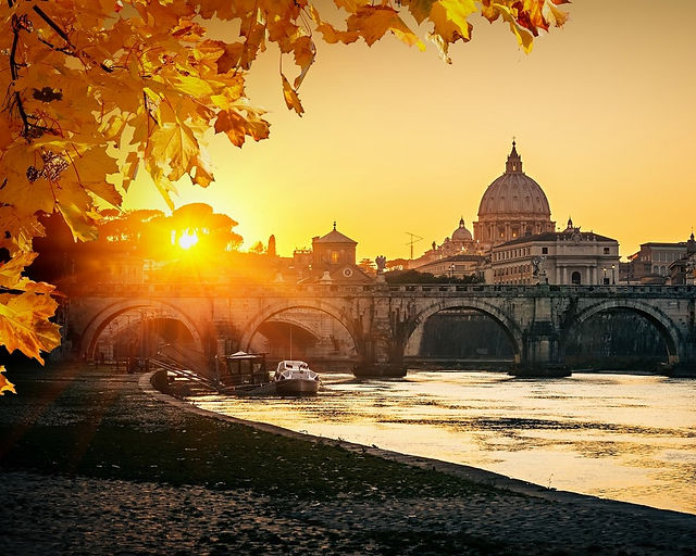 Ho sempre creduto che non essere nata a Roma mi abbia in qualche modo penalizzata, perché nel volto di chi è nato qui si riesce sempre a intravedere, come frammenti di un antico specchio, la superiorità dell'Impero Romano e della chiesa.