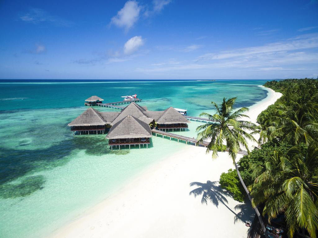 Medhufushi Island Resort 4 Nights in Water Villa