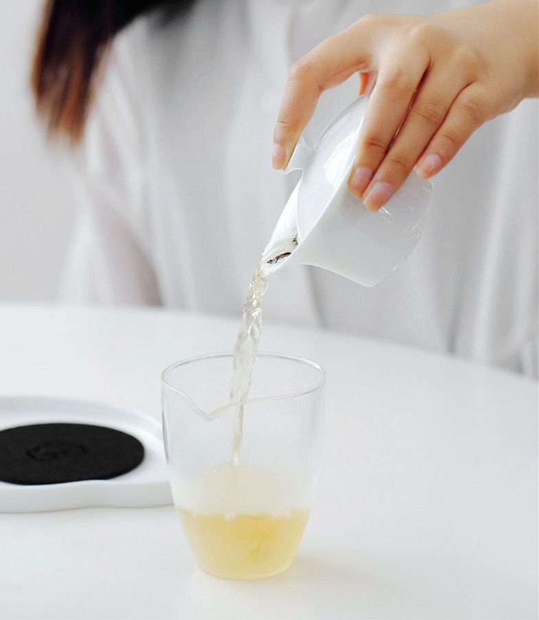 Миниатюра: White Porcelain Tea Set Suite