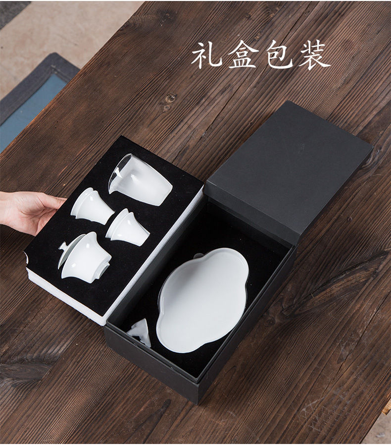 Миниатюра: White Porcelain Tea Set Suite