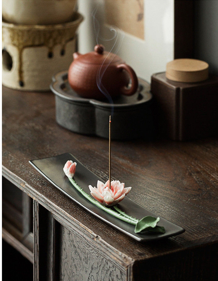 Miniaturbild: Handmade Porcelain Incense Pedestal