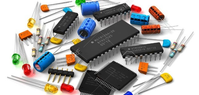 Gambar:
Berbagai macam komponen elektronik kecil seperti IC, kapasitor, resistor, dan LED tersebar di atas permukaan putih.