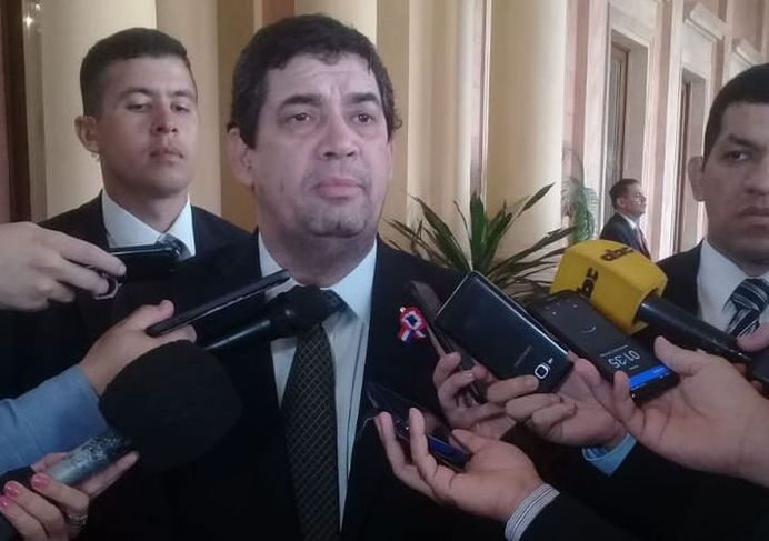 Vicepresidente de la República trata de justificar el acuerdo entreguista