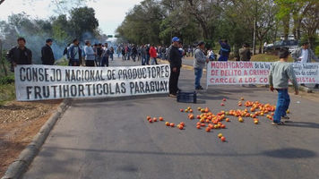Tras protestas, Mario Abdo promete a productores mayor lucha al contrabando