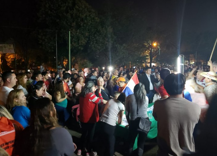 Vecinos del barrio Zeballos Cué, a favor de policía piden traslado de fiscal
