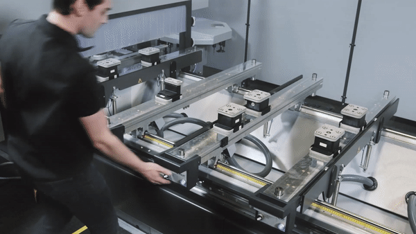 2d3744_b0284b47c00b42de88129f3b5b0bebe9_mv2.gif