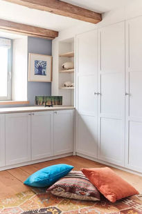 Bespoke dressing room featuring a stylish vanity and ample mirror space