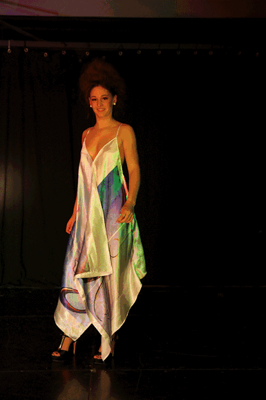 Miniature : Robe en satin "Chat Epuré" par Laure Vieusse