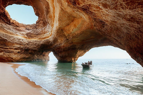 met-een-bootje-de-benagil-grotten-bezoeken_11441_xl.jpg