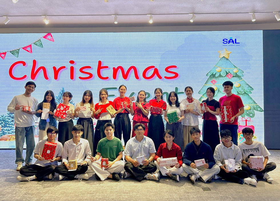 SAL students gathered in the warm spirit of Christmas.