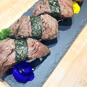 Aburi beef nigiri (6pc)