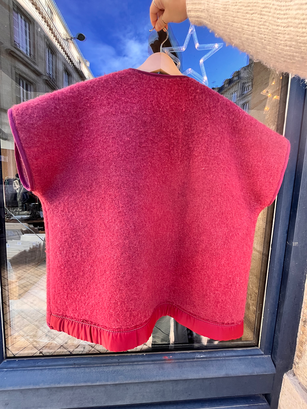 Thumbnail: Veste sans manche en laine bordeaux
