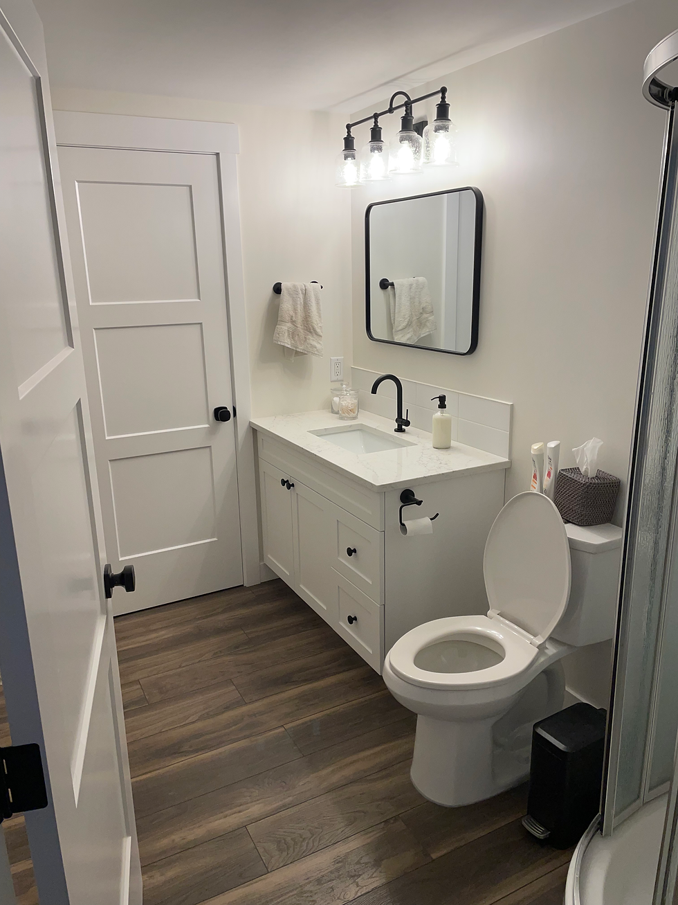 Lakehouse Basement Bath