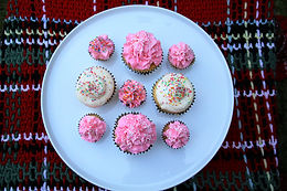 Buttercream cupcakes - normal and mini size