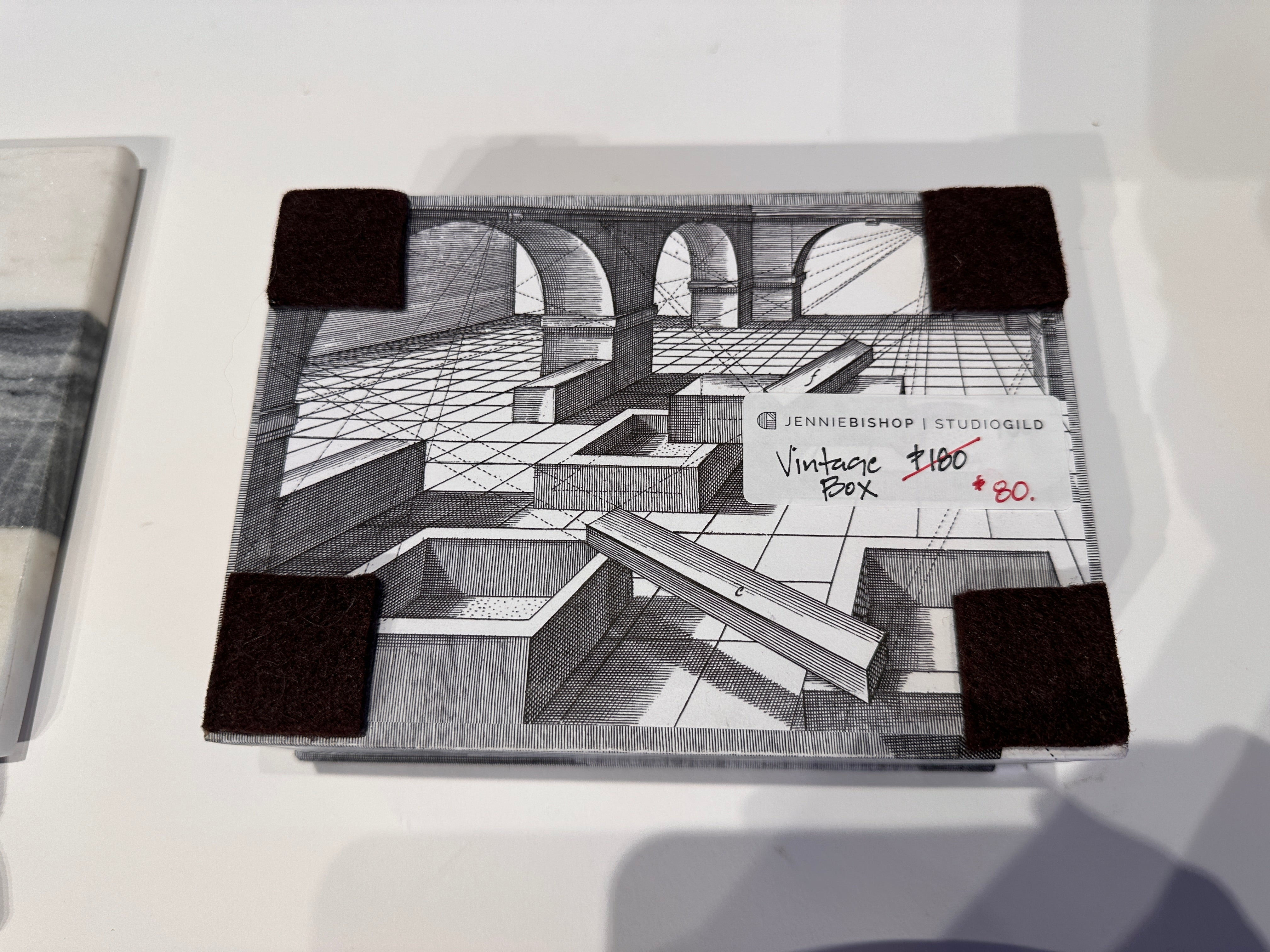 Box: De Vries Architectural Pattern [Baldo Creative]