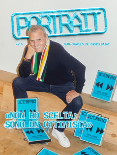 Jean-Charles de Castelbajac seduto assieme alle copie del libro
