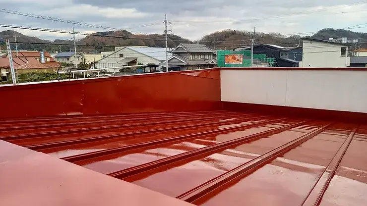 府中市「屋根のブリキの塗装が剥がれている」