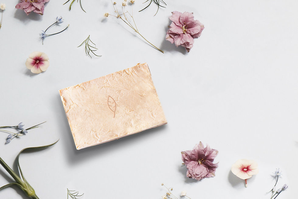 Naturseife und Blumen