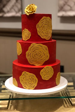 Red & Gold 3-Tiere Cake