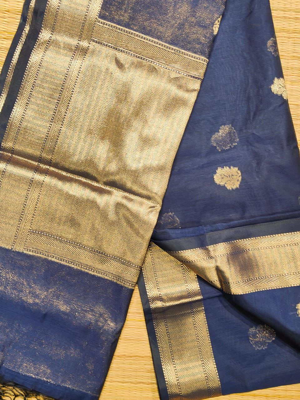 Maheshwari Patti Buta Saree