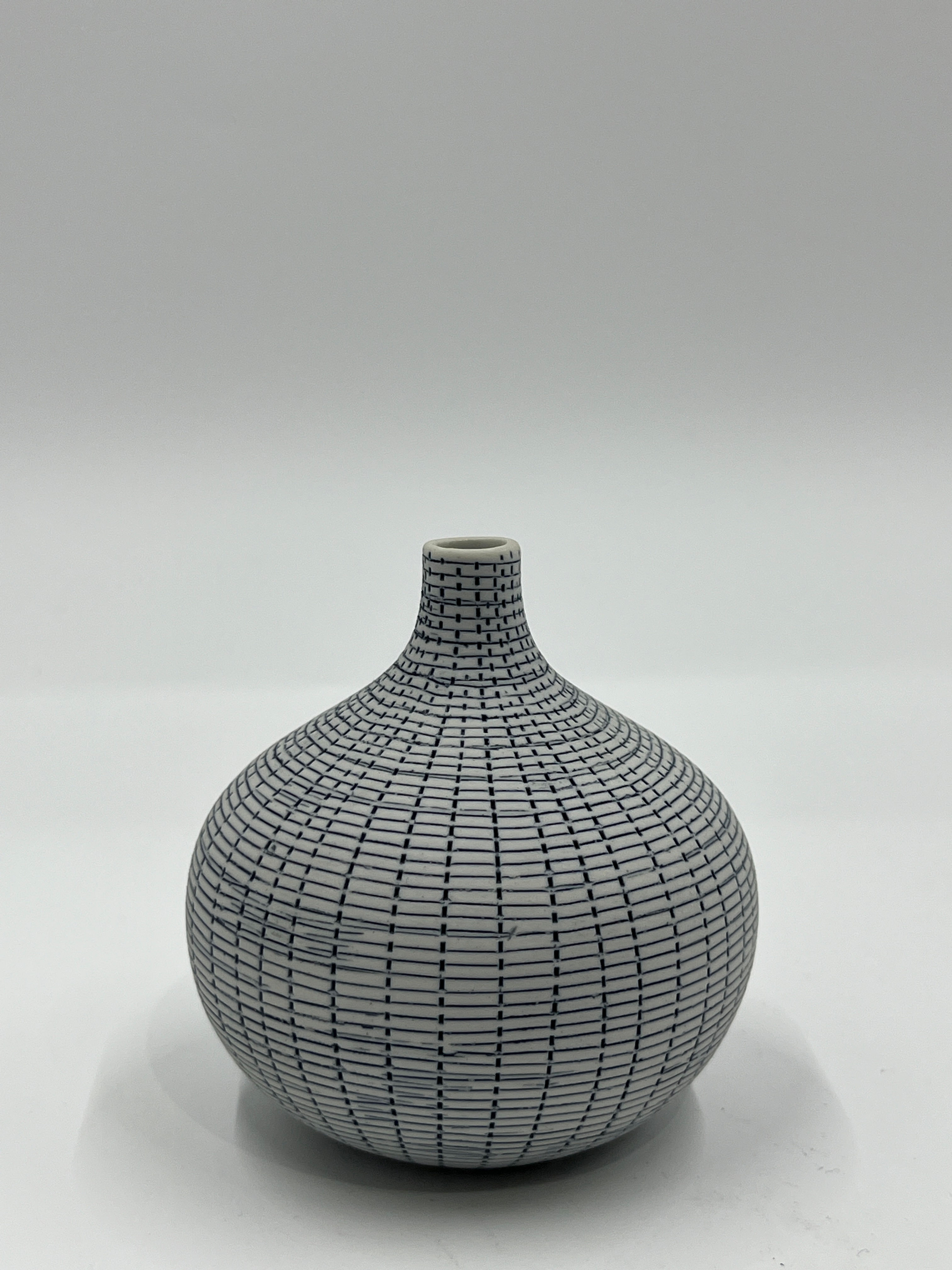 Blue & White Mini Bud Vase (Porcelain) Mesh Motif
