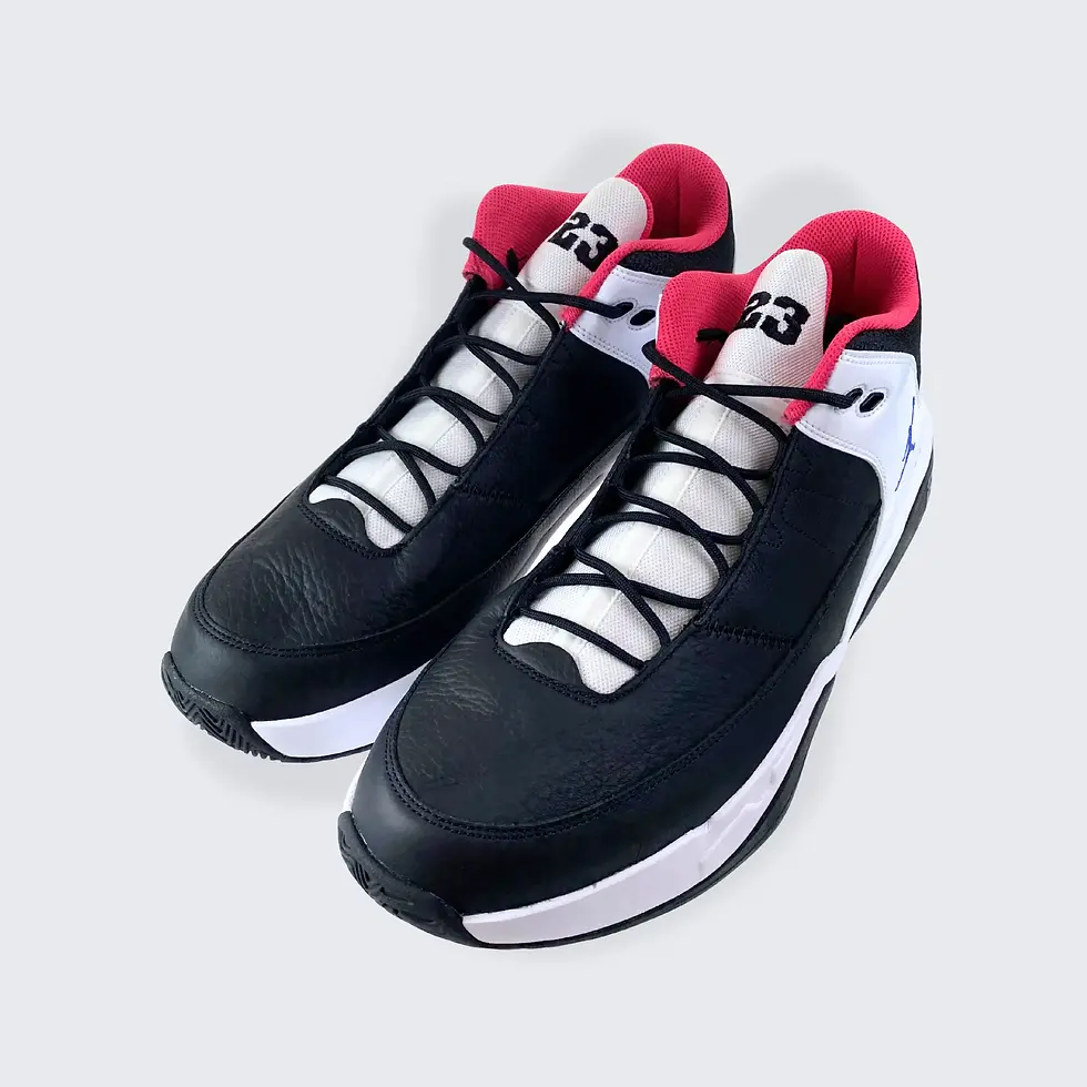 Miniaturbild: Paar Jordan Jumpman Pro Sneaker in Schwarz-Weiß-Rot mit klassischem Basketball-Design
