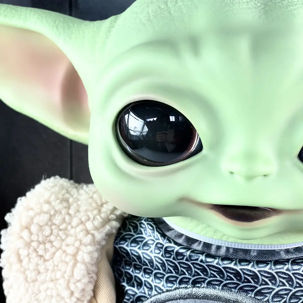 Miniaturbild: Baby Yoda Grogu Gesicht Detail große Augen grün Star Wars Figur