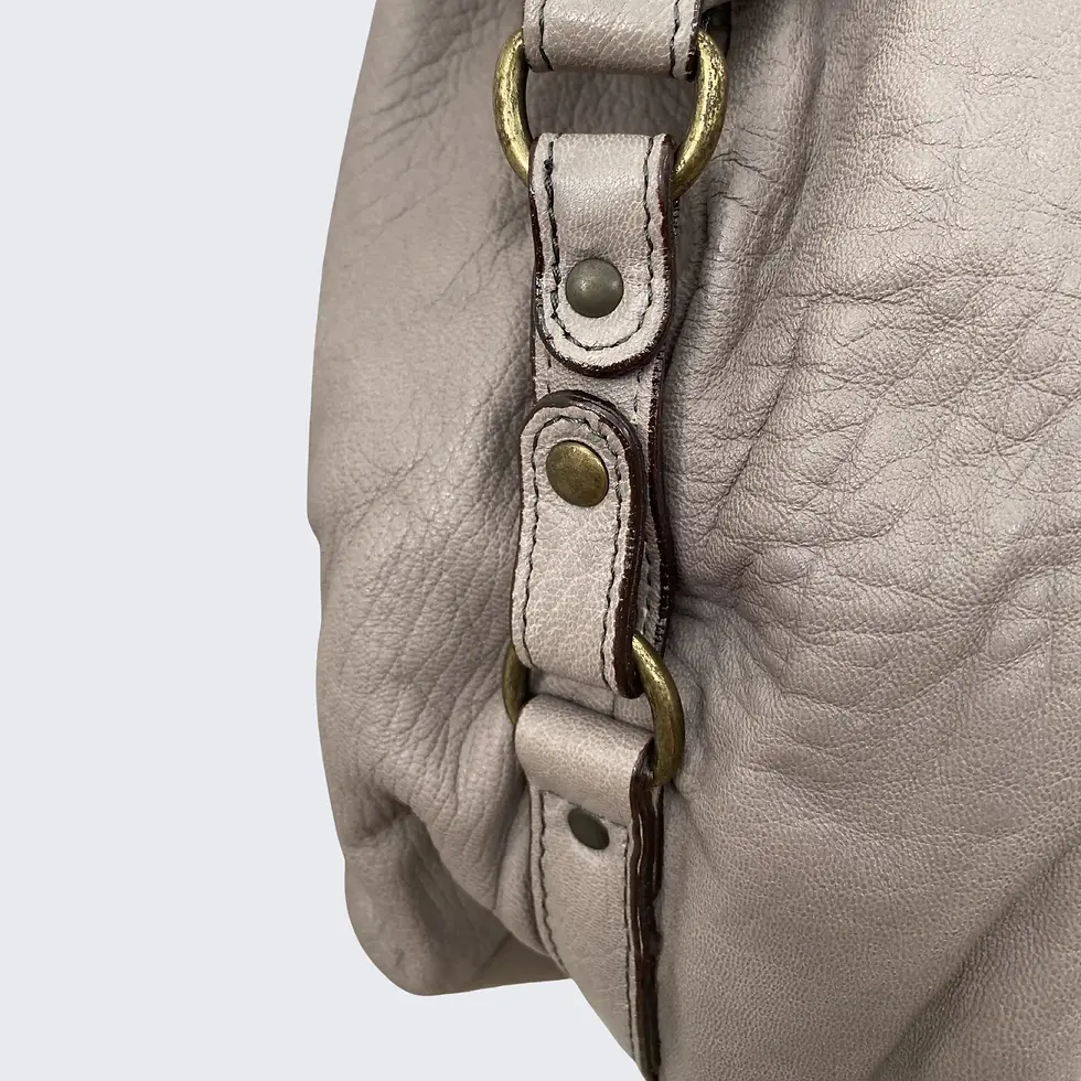 Miniaturbild: Detailaufnahme der weichen Lederstruktur der Abaco Paris Tasche