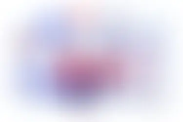 Illustration de deux professionnels du BTP planifiant un projet avec une fusée symbolisant le lancement, un calendrier, des graphiques et une check-list, représentant la coordination entre OPC et méthodes sur un chantier.