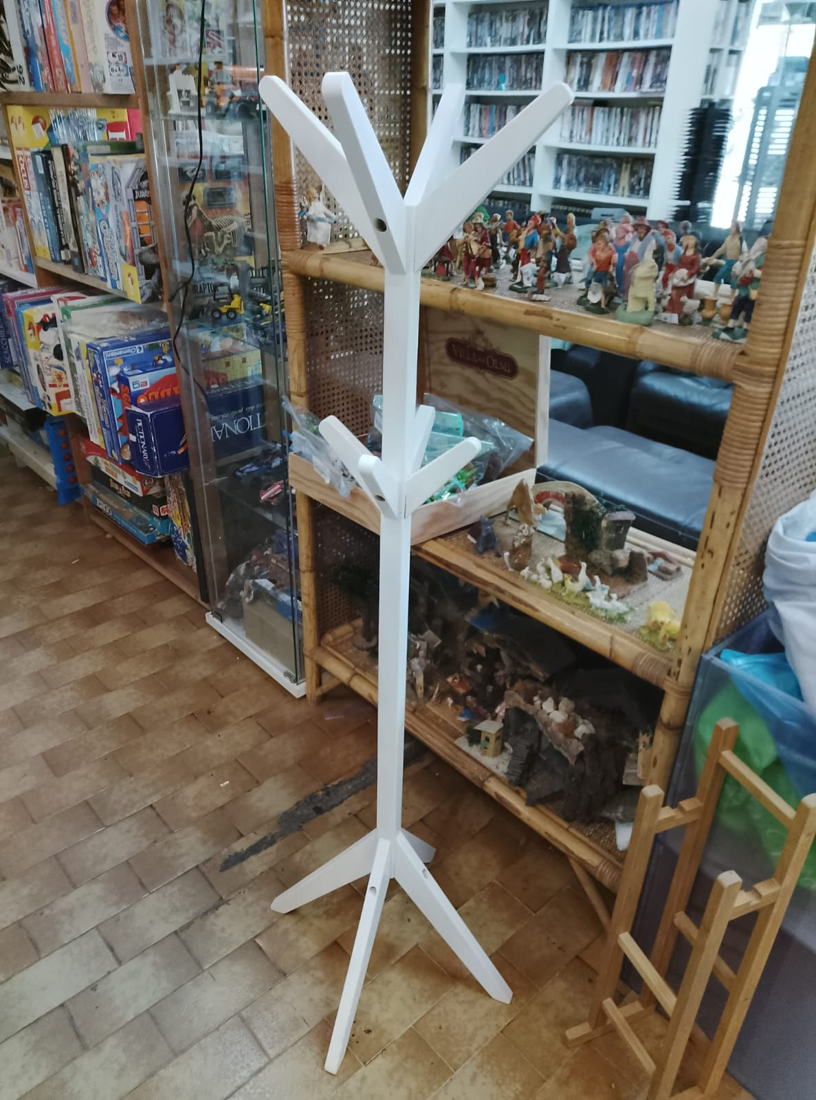 Piccolo Appendi Abiti a Piantana in Legno Bianco Shabby Chic