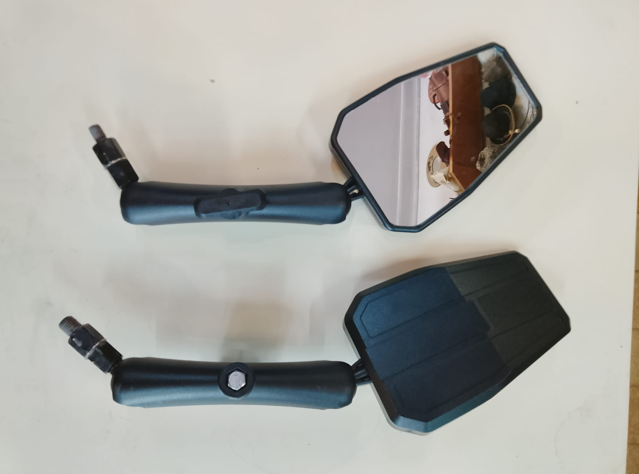 Coppia Specchietti Squadrati Neri Universali per Moto Custom