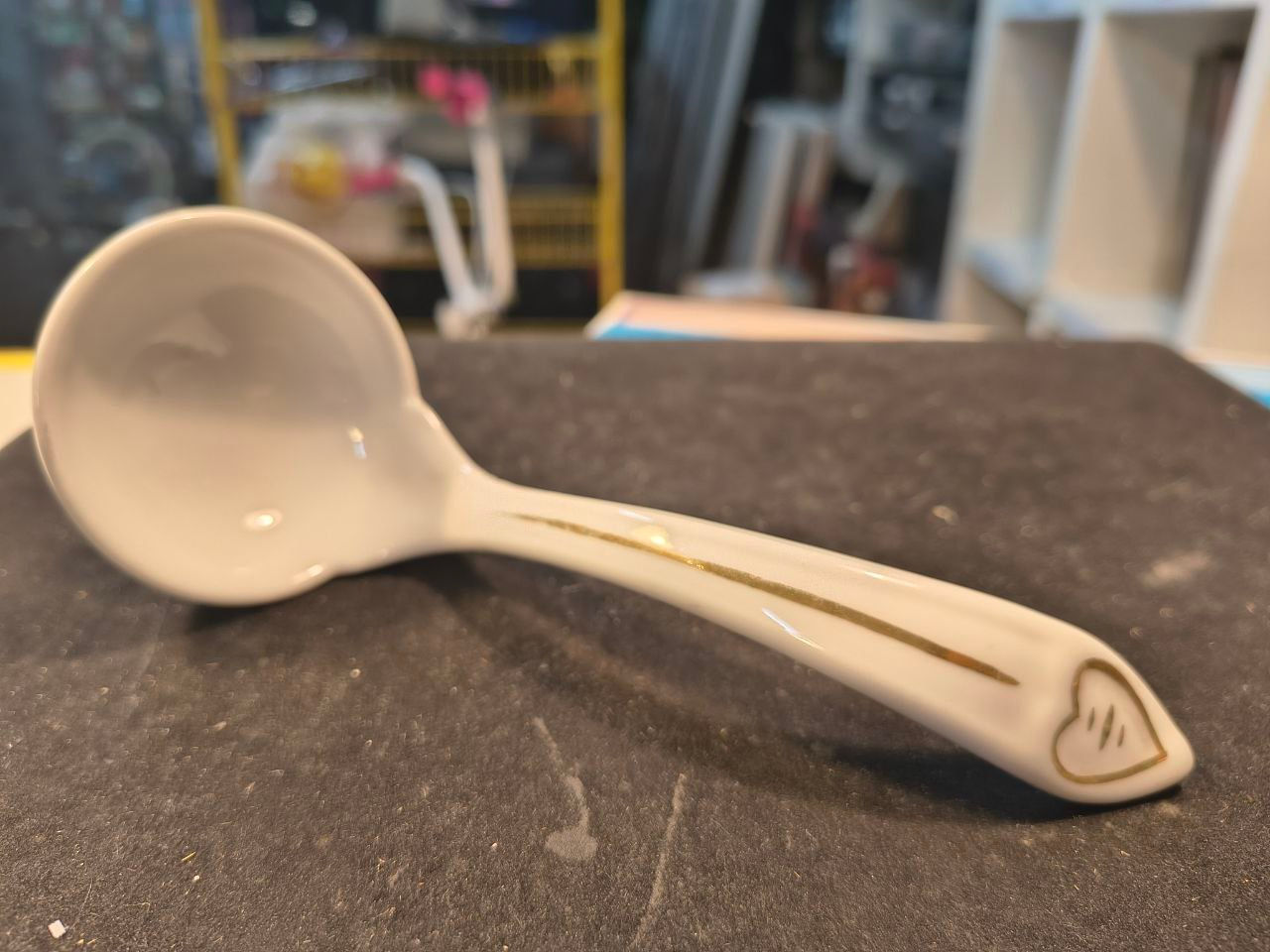 Cucchiaio Mestolo per Salsiera in Porcellana Bianca con Filo Oro