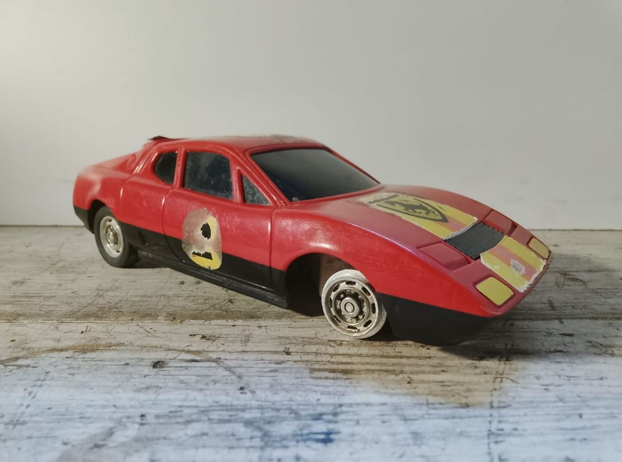 Modellino Ferrari Mattel Incompleta