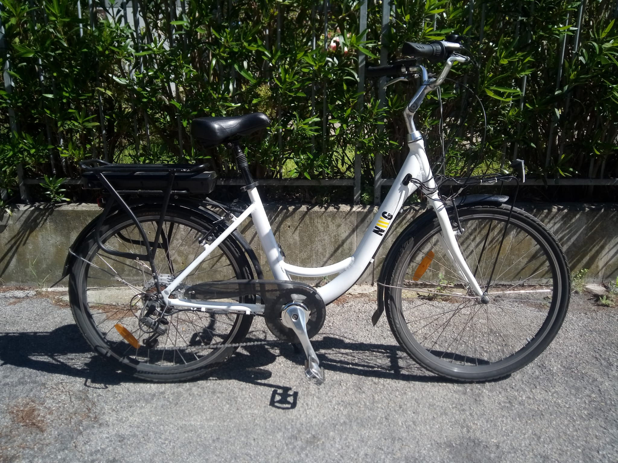 Bicicletta Olandese Elettrica NWG Bianca