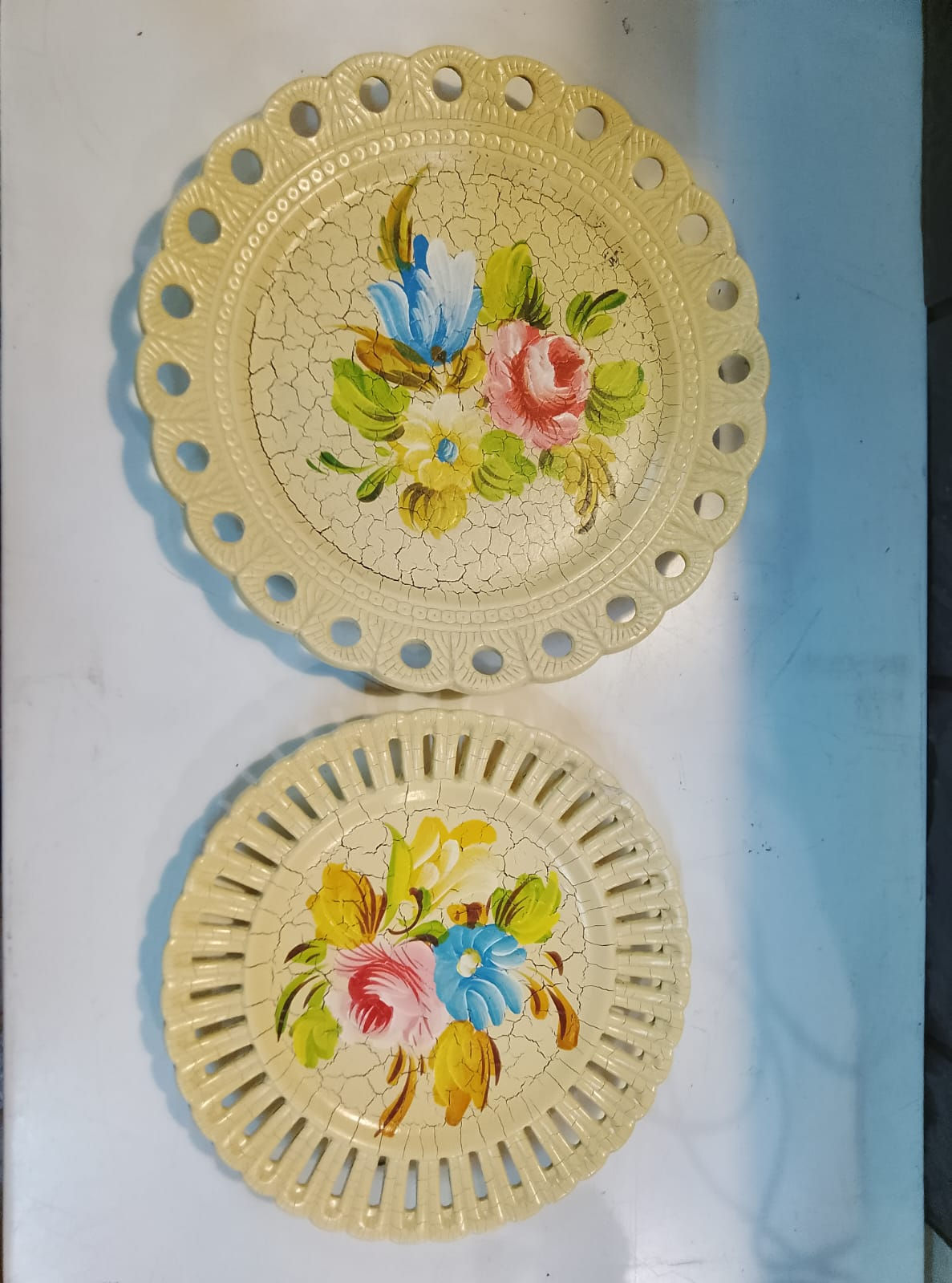 Coppia di Piatti Decorativi Ceramica di BASSANO