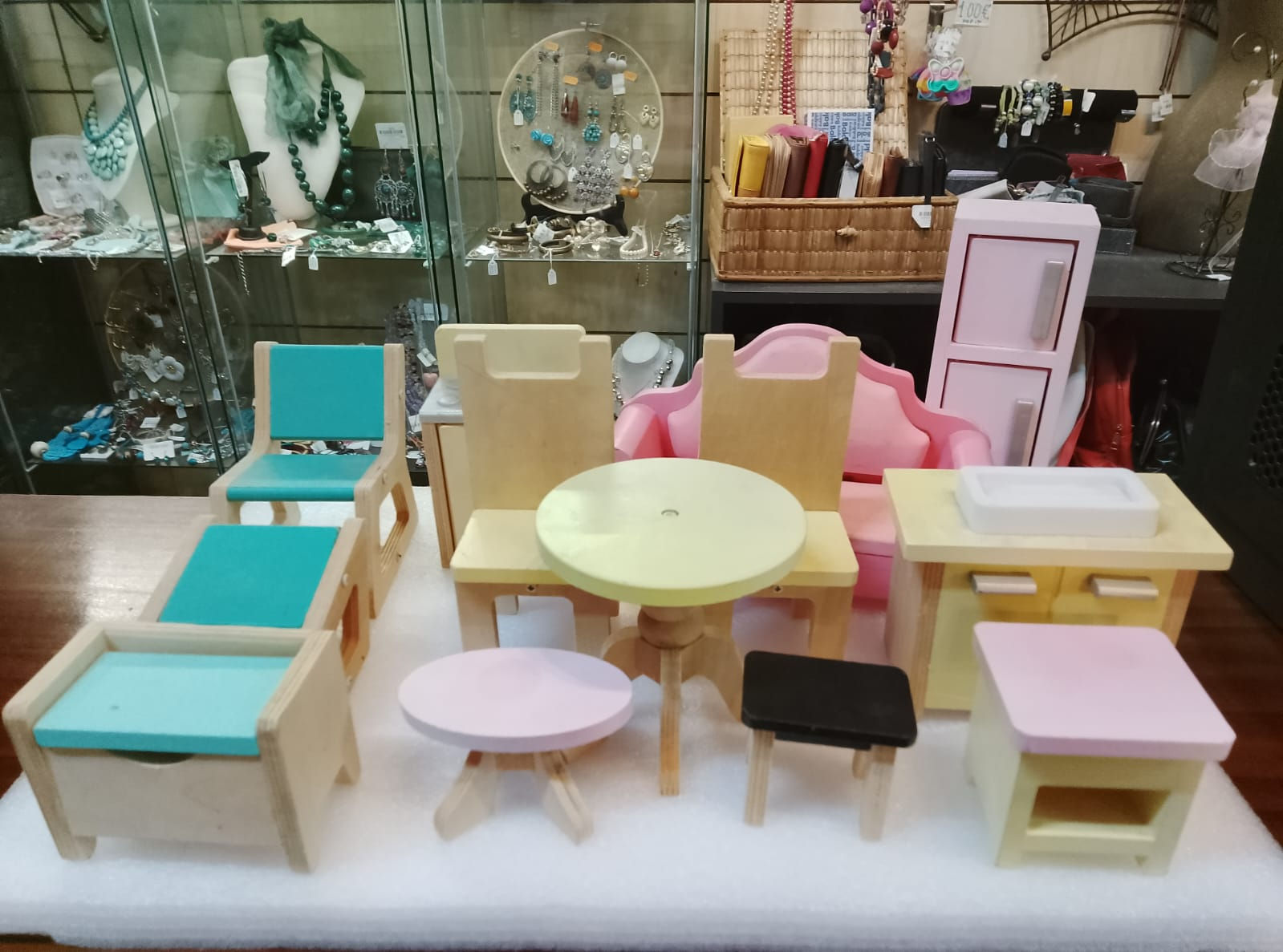 Mobili in Legno per Casa delle Bambole