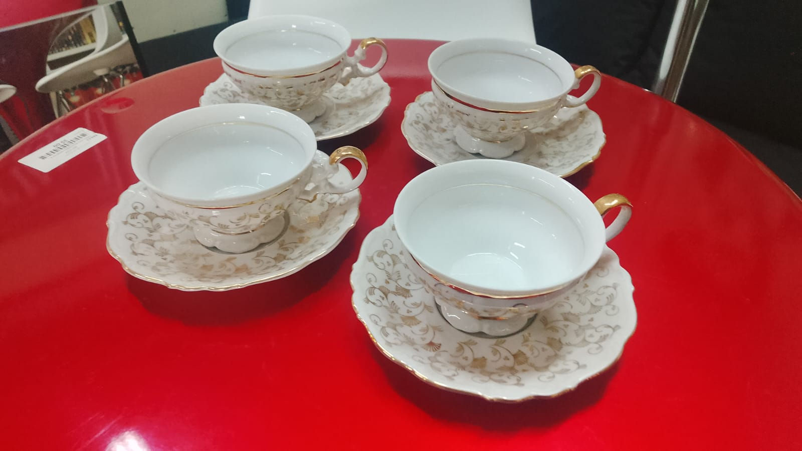 Servizio per 4  Persone Tazze da Tè con Piattino in Porcellana Eleganza