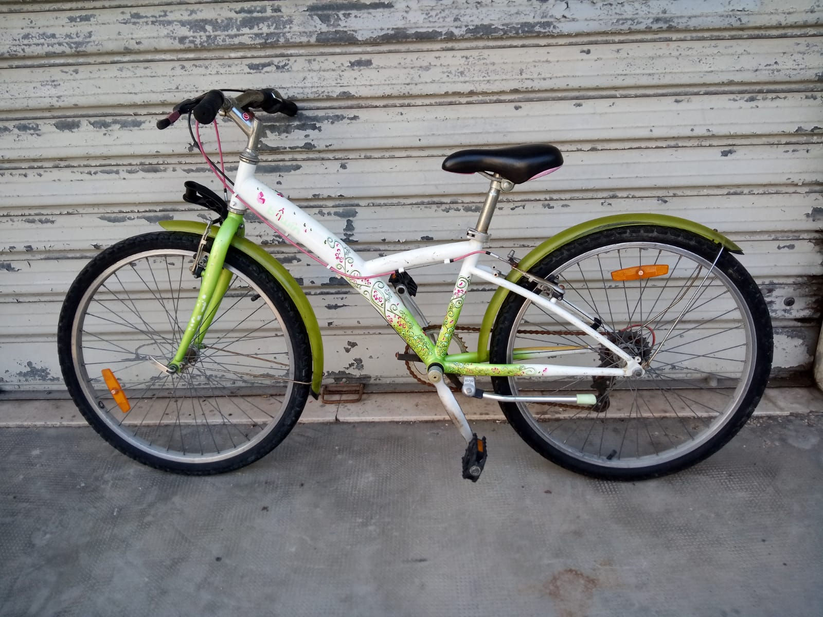 Bicicletta Donna DECATHLON Bianca e Verde Ruota "24